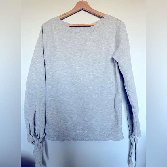 Hinge sweatshirt with tie sleeves. - Picture 2 of 2